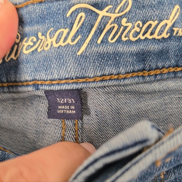 Universal Thread Blue Jean Shorts Size 12 - Picture 3 of 5